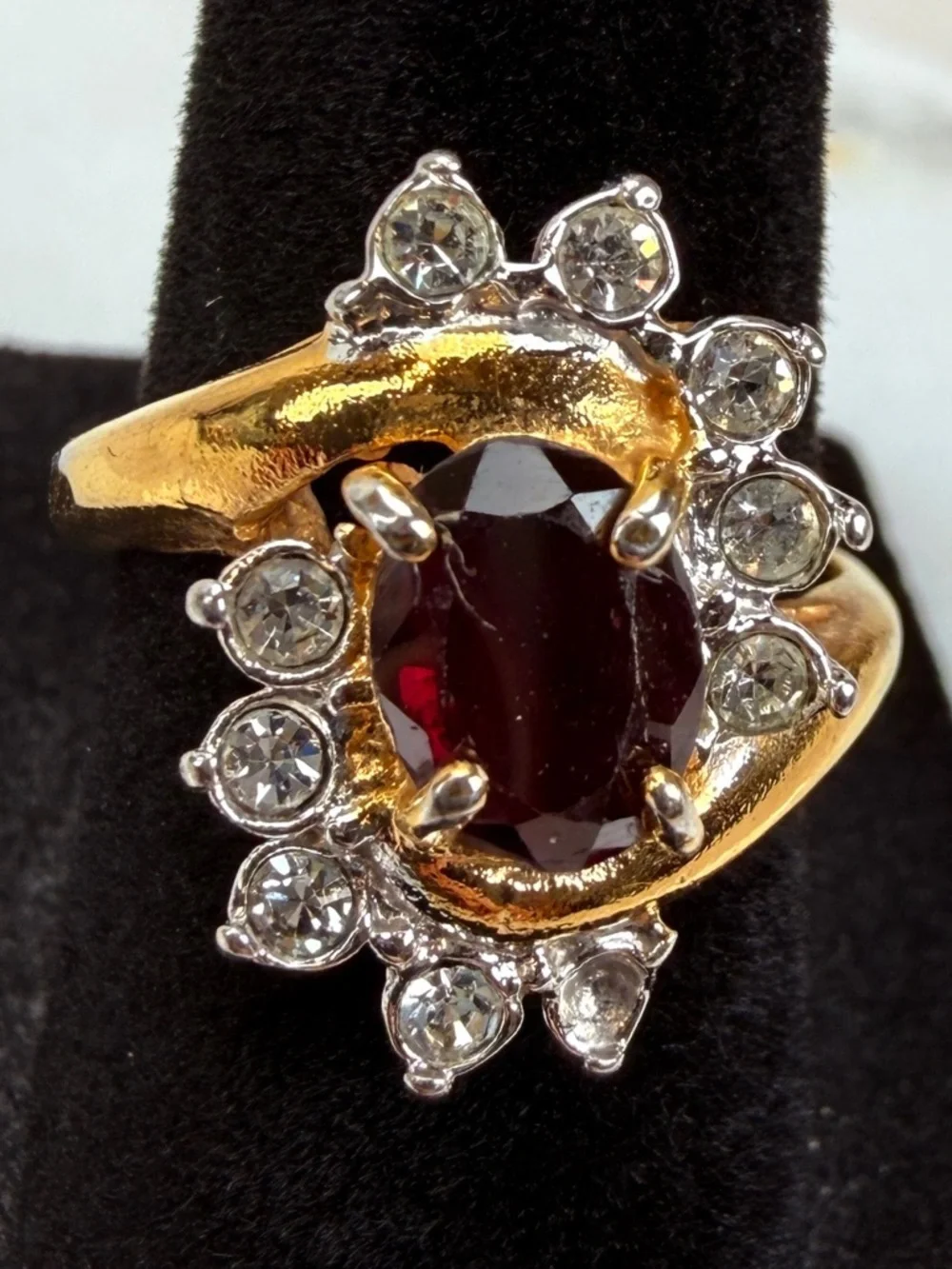 Vintage goldtone cocktail ring size 6 3/4